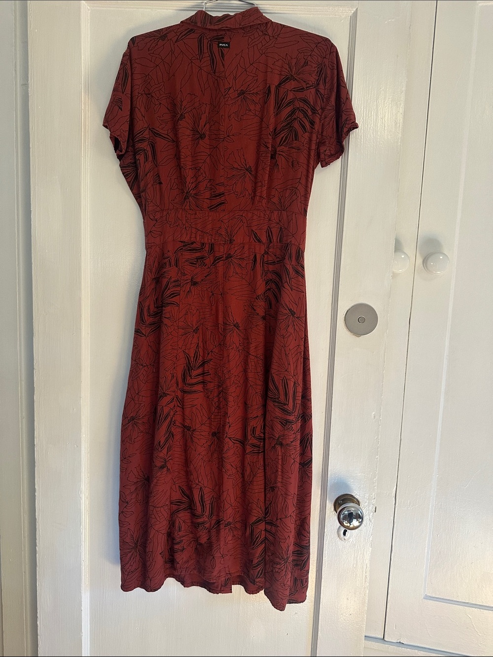 RVCA Rust Red Short-Sleeve Button Midi Dress with Black Leaf Print - Picture 2 of 5
